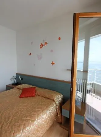 Marea Hotel 3*